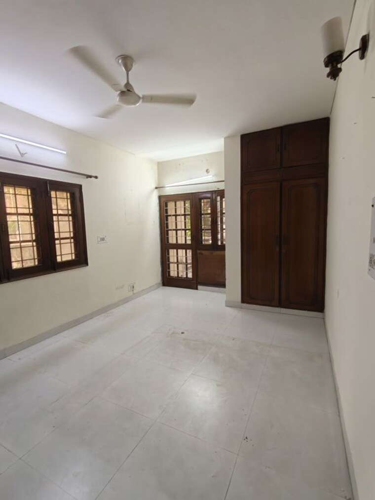 Room, vasant kunj 3 Bedroom 1700 Sq.Ft. Apartment In Vasant Kunj Delhi 10332305