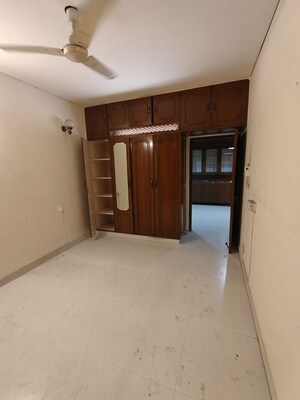 Room in 3 BHK Apartment at Vasant Kunj – for Rent