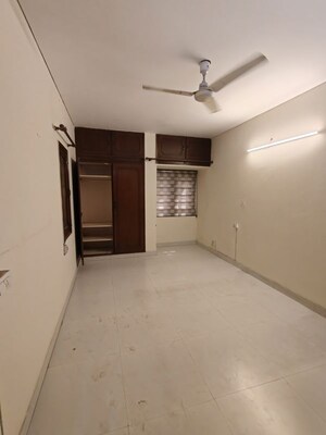 Room in 3 BHK Apartment at Vasant Kunj – for Rent