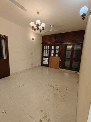 Room in 3 BHK Apartment at Vasant Kunj – for Rent