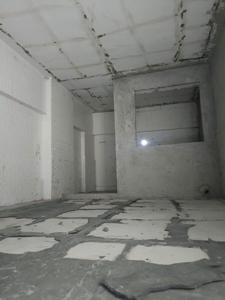 Room, range-heights Commercial Office Space 500 Sq.Ft. In Jogeshwari West Mumbai 10332330