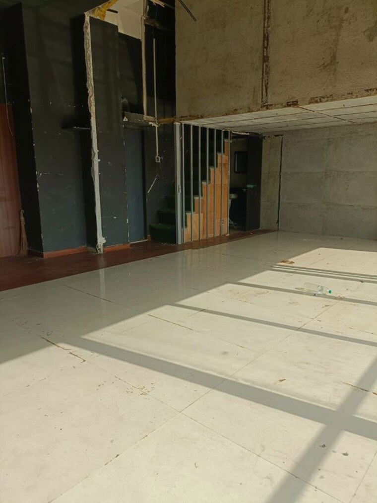 Room, range-heights Commercial Office Space 500 Sq.Ft. In Jogeshwari West Mumbai 10332330