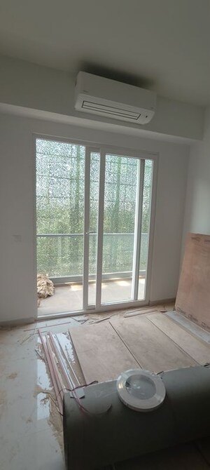 Room in 2 BHK Apartment at Smart World Orchard, Sector 61 – for Rent