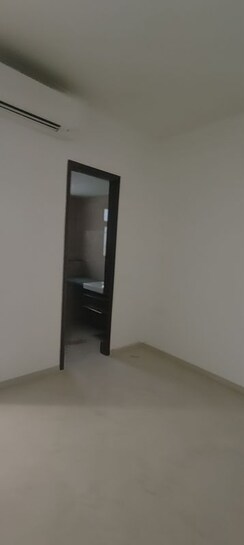 2 BHK + Study Room Apartment For Rent in Smart World Orchard