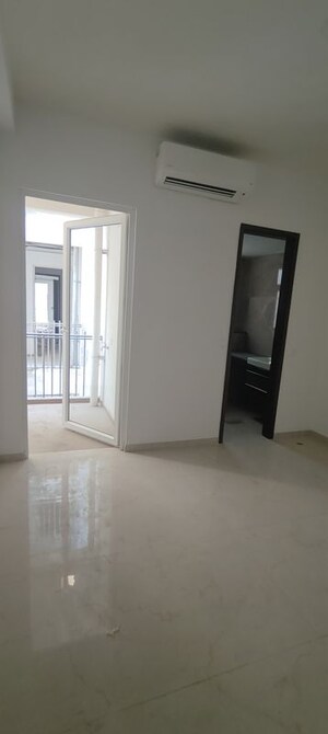 Room in 2 BHK Apartment at Smart World Orchard, Sector 61 – for Rent