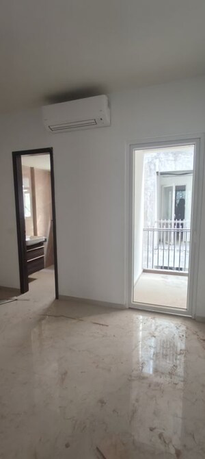 Room in 2 BHK Apartment at Smart World Orchard, Sector 61 – for Sale