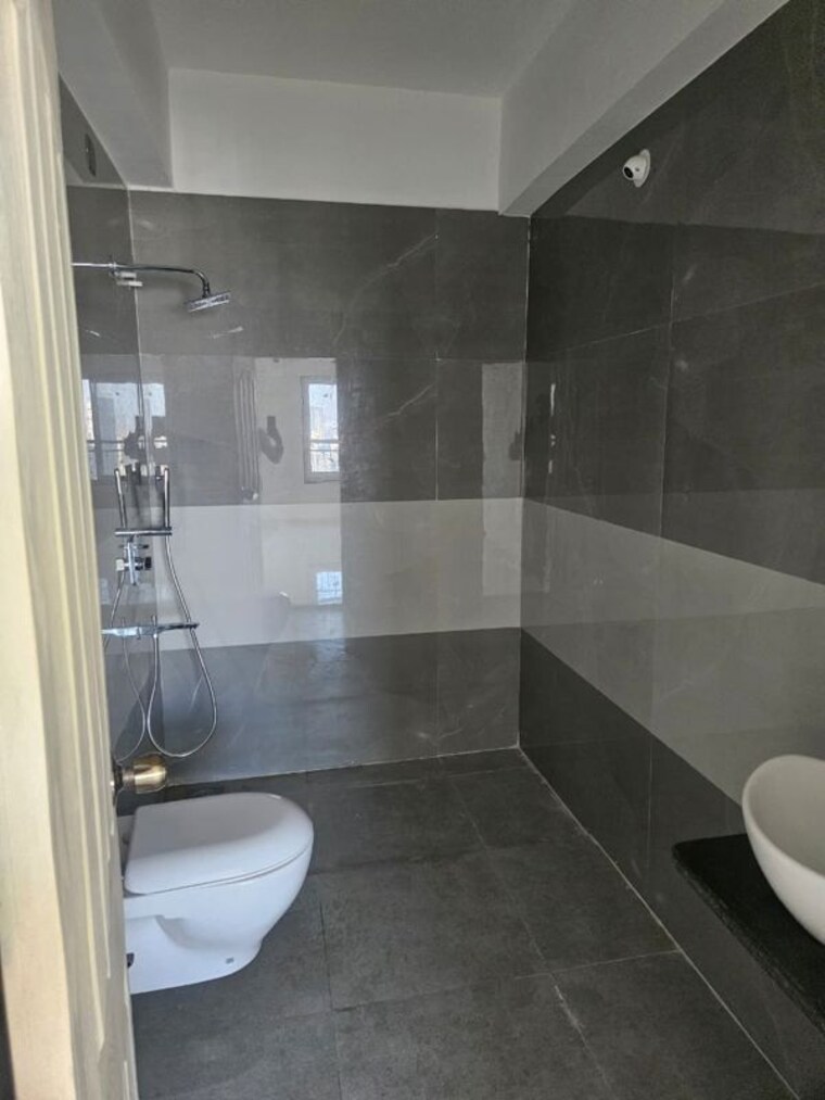 Bathroom, sheth-auris-bliss 2 Bedroom 680 Sq.Ft. Apartment In Malad West Mumbai 10332371