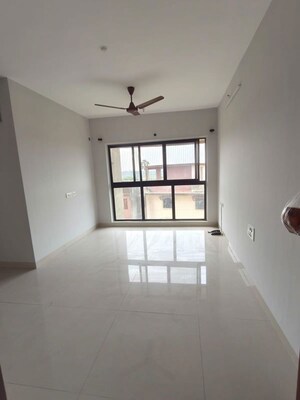 2 BHK Apartment For Rent in Rustomjee Meridian, Kandivali West