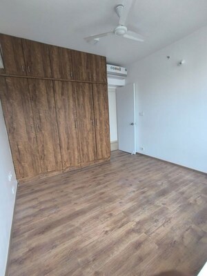 Room in 3.5 BHK Apartment at Imperial Heights Goregaon West, Goregaon West – for Rent