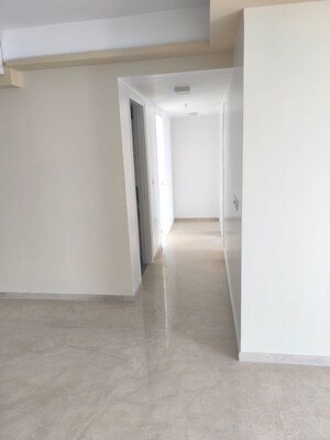 Room in 3.5 BHK Apartment at Imperial Heights Goregaon West, Goregaon West – for Rent