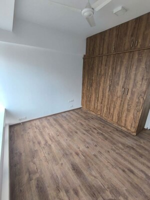 Room in 3.5 BHK Apartment at Imperial Heights Goregaon West, Goregaon West – for Rent