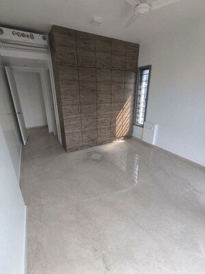 Room in 3 BHK Apartment at Imperial Heights Goregaon West, Goregaon West – for Rent