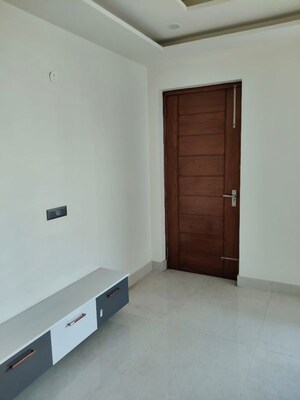 Room in 3 BHK Builder Floor at Universal Greens, Sector 85 – for Sale