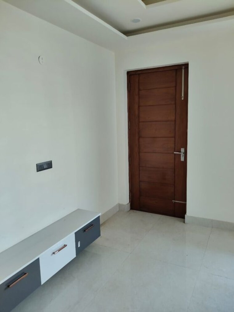 Room, universal-greens 3 Bedroom 250 Sq.Ft. Builder Floor In Sector 85 Faridabad 10332393