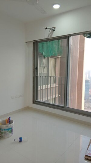 Room in 2 BHK Apartment at Sunteck City Avenue 4, Goregaon West – for Rent