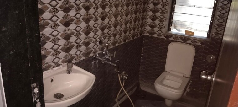Bathroom, evershine nagar 3 Bedroom 1500 Sq.Ft. Apartment In Evershine Nagar Mumbai 10332424