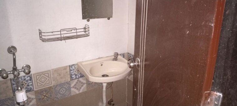 Bathroom, evershine nagar 3 Bedroom 1500 Sq.Ft. Apartment In Evershine Nagar Mumbai 10332424