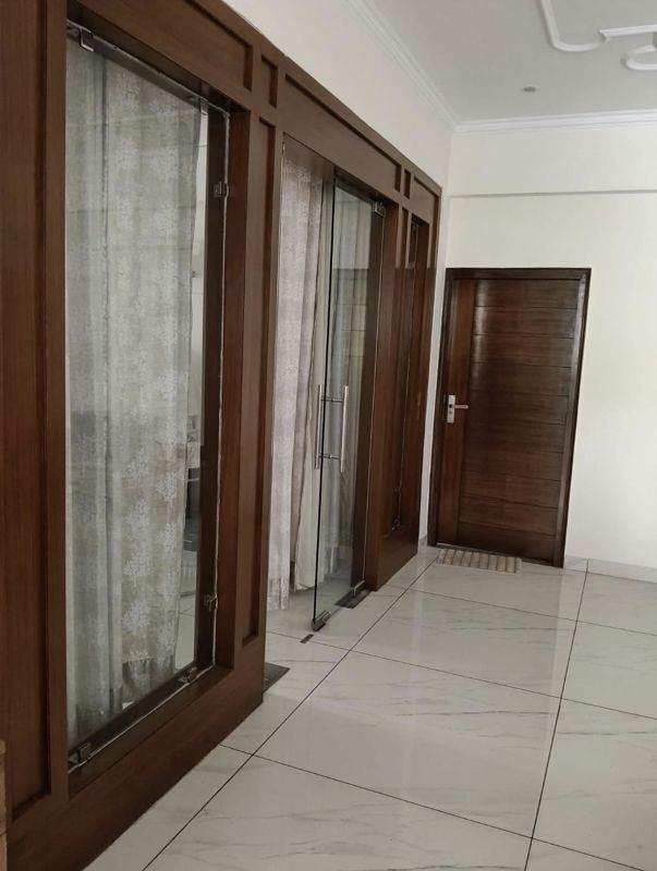 5 BHK + Servant Room Apartment For Rent in Sector 24