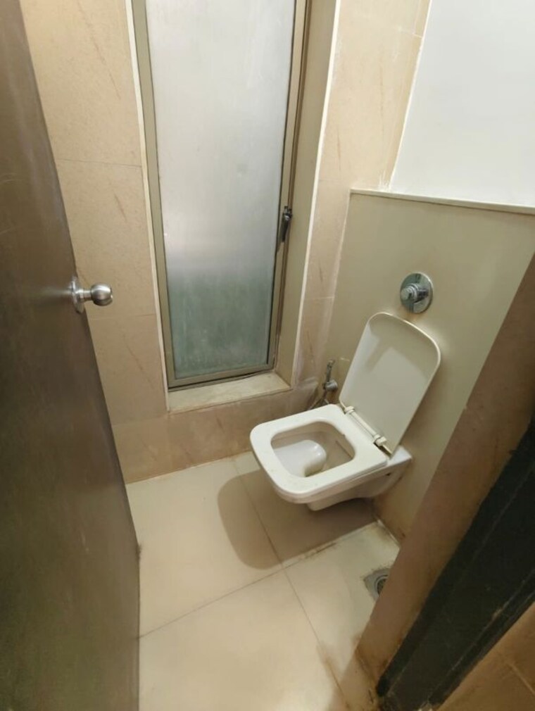 Bathroom, lodha-splendora 1 Bedroom 400 Sq.Ft. Apartment In Ghodbunder Road Thane 10332465