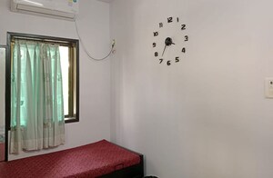 Room in  Pg at Khar East – for Rent