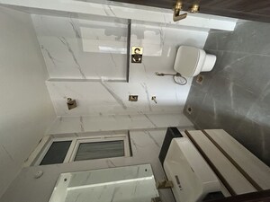 Team Area in 3.5 BHK Builder Floor at Smart World Orchard, Sector 61 – for Rent