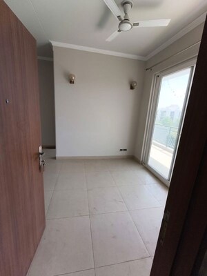 Room in 2 BHK Builder Floor at Signature Global Park 4 and 5, Sohna Sector 36 – for Rent