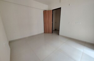 Room in 2 BHK Apartment at Kandivali East – for Rent