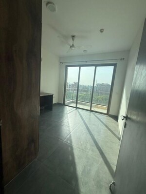Room in 4 BHK Apartment at Tata Primanti-Tower Residences, Sector 72 – for Rent