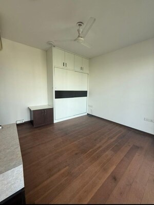 Room in 4 BHK Apartment at Tata Primanti-Tower Residences, Sector 72 – for Rent