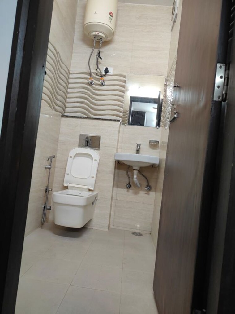 Bathroom, sant nagar 1 RK 390 Sq.Ft. Builder Floor In Sant Nagar Delhi 10332488