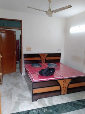 1 BHK Builder Floor For Rent in Sant Nagar