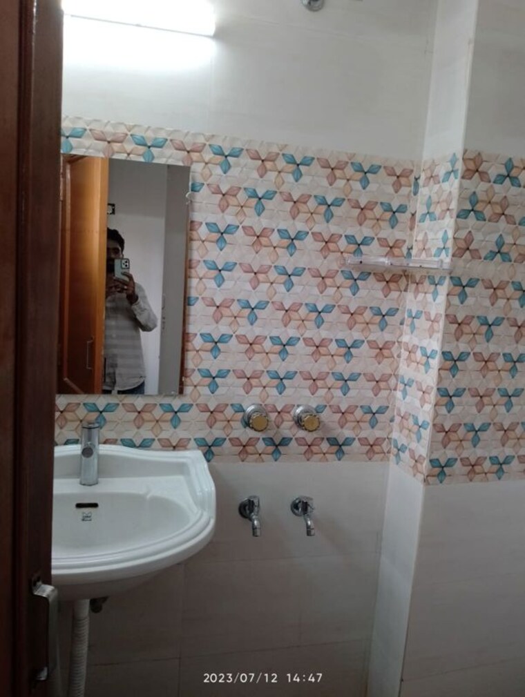 Bathroom, sant nagar 1 Bedroom 560 Sq.Ft. Builder Floor In Sant Nagar Delhi 10332535
