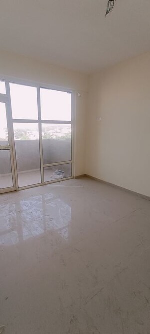 Room in 2 BHK Apartment at Pyramid Midtown, Sector 59 – for Rent