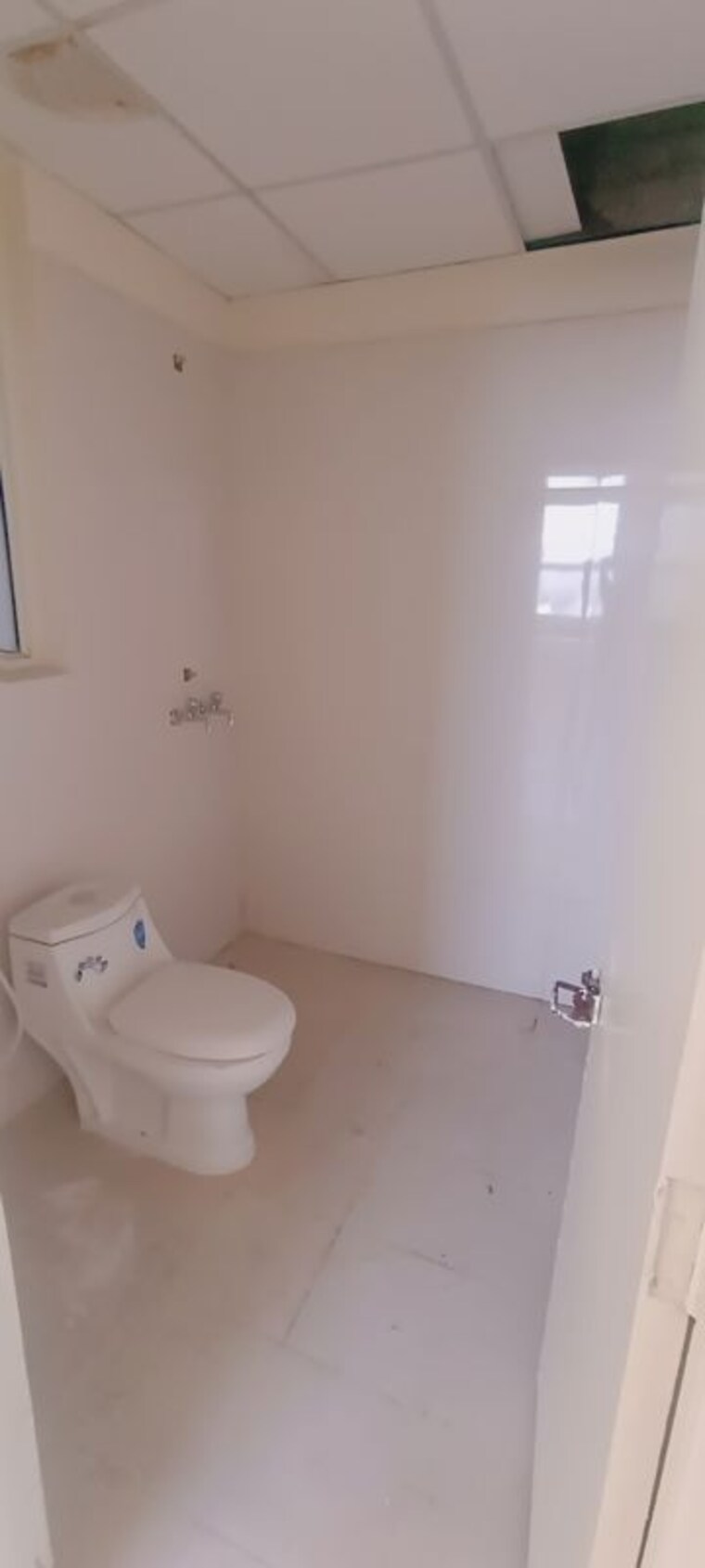Bathroom, pyramid-midtown 2 Bedroom 800 Sq.Ft. Apartment In Sector 59 Gurgaon 10332576