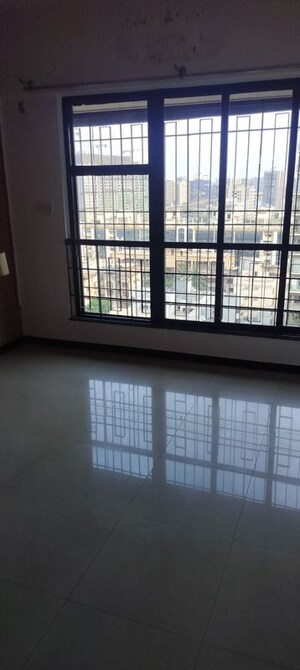 Room in 2 BHK Apartment at Montreal Tower, Andheri West – for Sale