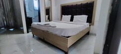 3 BHK + Pooja Room Apartment For Rent in DLF Capital Greens Phase I And II