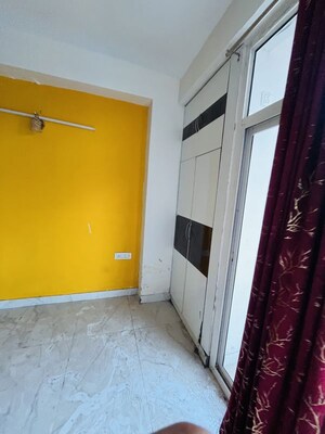 Room in 3 BHK Builder Floor at Sector 73 – for Rent
