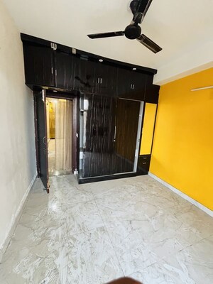 Room in 3 BHK Builder Floor at Sector 73 – for Rent