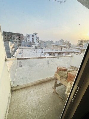 Balcony in 3 BHK Builder Floor at Sector 73 – for Rent