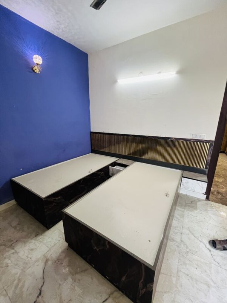 Bedroom, sector 73 3 Bedroom 1400 Sq.Ft. Builder Floor In Sector 73 Noida 10332603