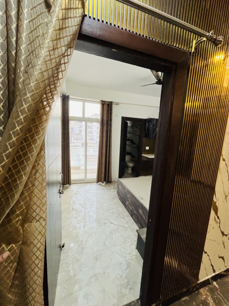 Bedroom, sector 73 3 Bedroom 1400 Sq.Ft. Builder Floor In Sector 73 Noida 10332603