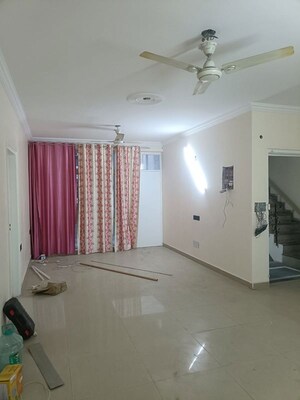 Team Area in 3 BHK Builder Floor at Orchid Island, Sector 51 – for Rent