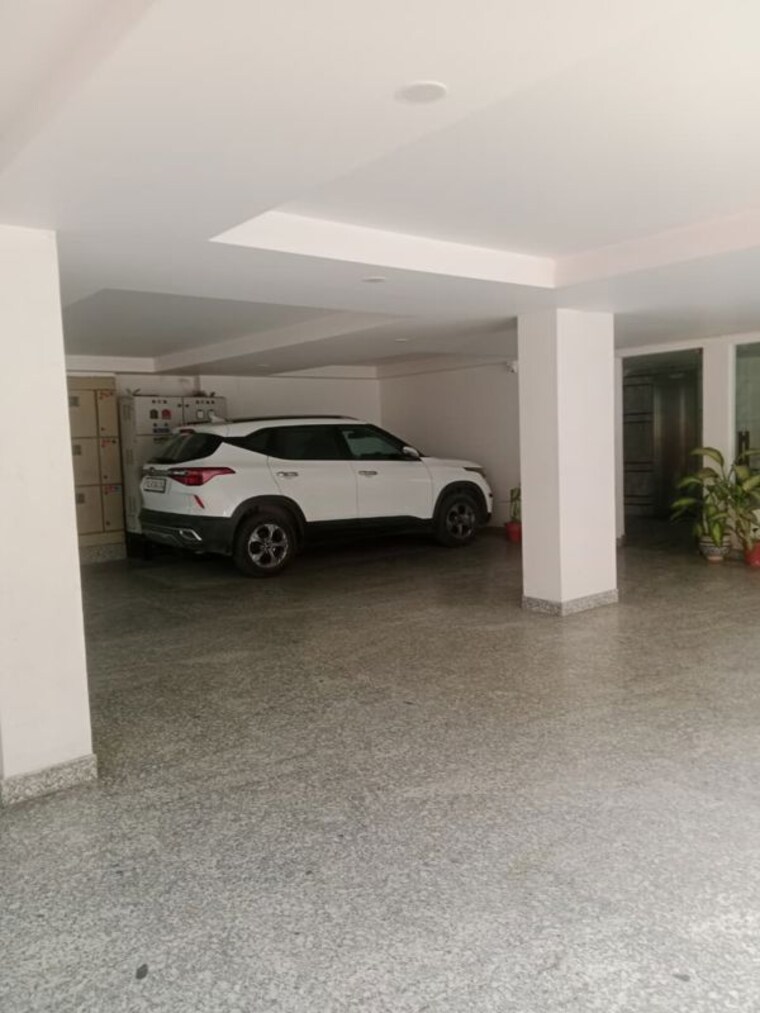  Parking, green park extension 4 Bedroom 2800 Sq.Ft. Builder Floor In Green Park Extension Delhi 10332640