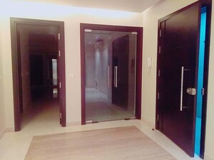 Room in 4 BHK Builder Floor at Hauz Khas – for Rent