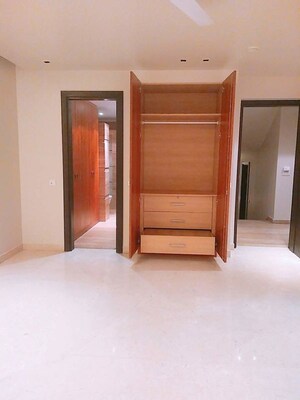 Room in 4 BHK Builder Floor at Hauz Khas – for Rent