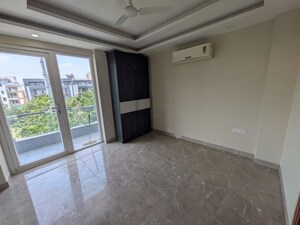 Room in 3 BHK Builder Floor at AEZ Aloha, Sector 57 – for Rent