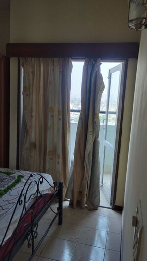 Room in 3 BHK Apartment at Hiland Park – for Rent