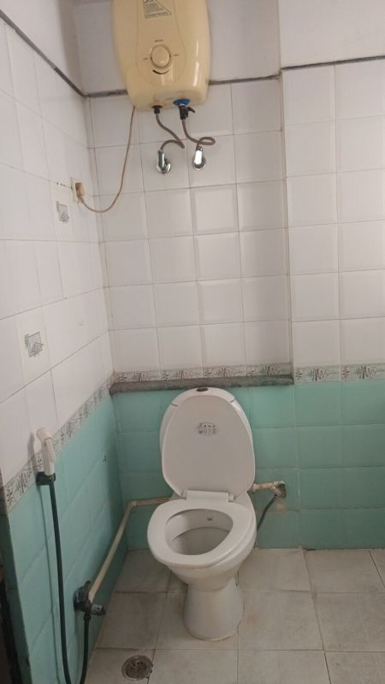 Bathroom, kendriya-vihar-2 1 Bedroom 600 Sq.Ft. Apartment In Sector 82 Noida 10332691