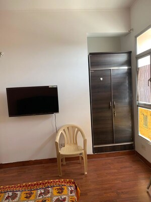 Furnished Amenities in 1 BHK Apartment at Kendriya Vihar 2, Sector 82 – for Rent
