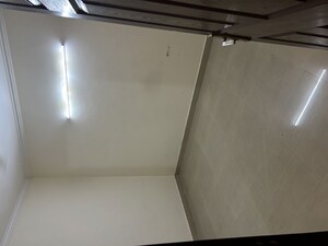 Room in 2 BHK Apartment at Paramount Floraville, Sector 137 – for Rent